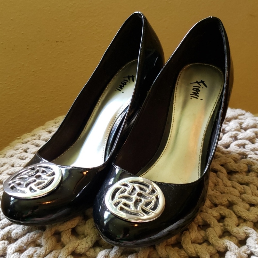 Black Wedges